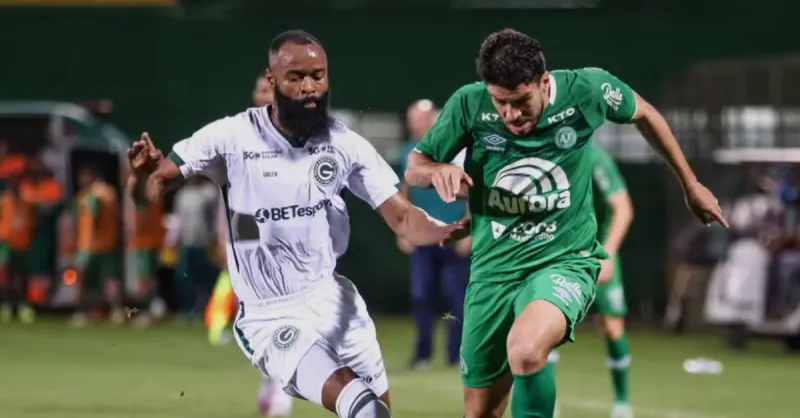 Goiás Enfrenta Chapecoense na Arena Condá: Liderança em Jogo na Série B