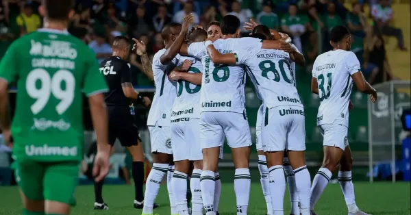 Goiás em Xeque: Líder da Série B Busca Reação Contra Chapecoense Fortíssima em Casa
