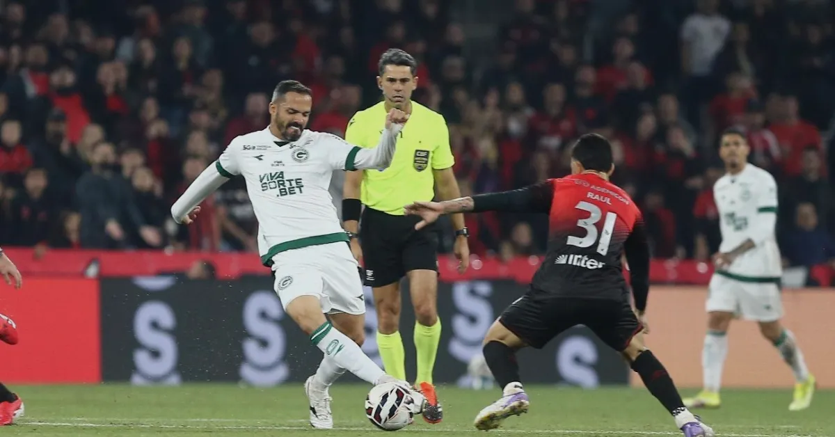 Goiás Vence Athletico e Expõe Vulnerabilidades do Furacão na Série B