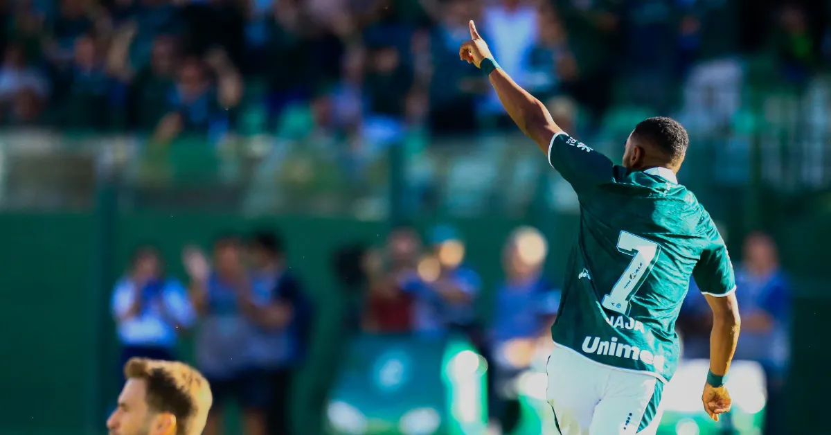 Goiás Lidera Série B: Tadeu Brilha em Vitória Crucial sobre Cuiabá