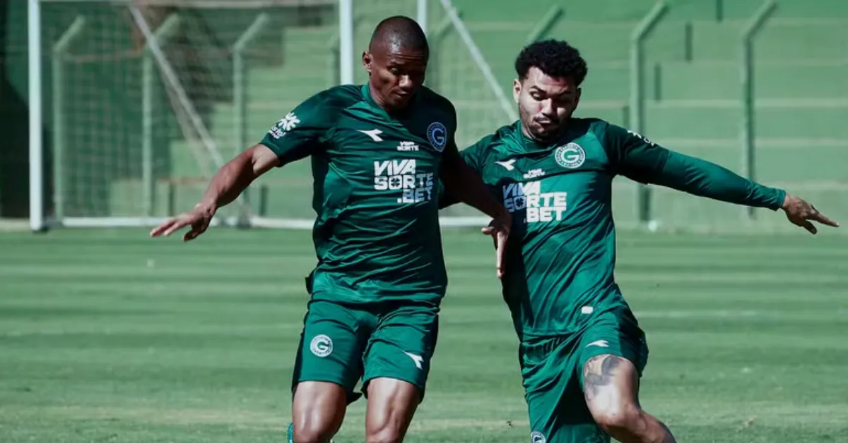 Mozart do Coritiba: Pressão da Torcida e Estratégia para o Duelo com o Goiás na Série B