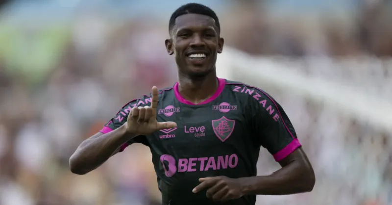 Goiás Mira Lelê: Movimentação Estratégica para Tirar Atacante do Fluminense
