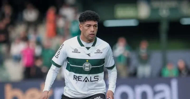 Goiás negocia empréstimo de Filipe Machado do Coritiba para reforçar o meio-campo